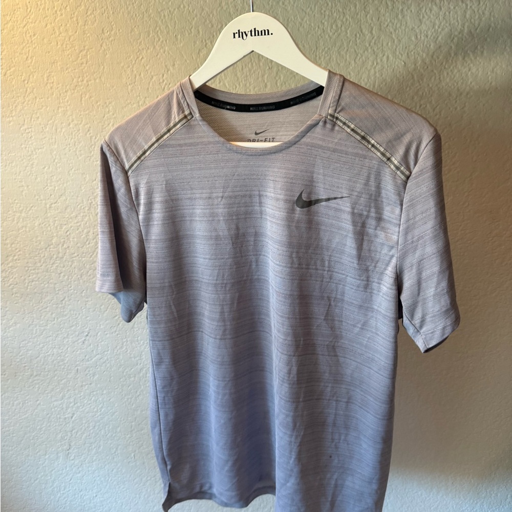 Nike Men's Heathered Gray Short Sleeve Tee